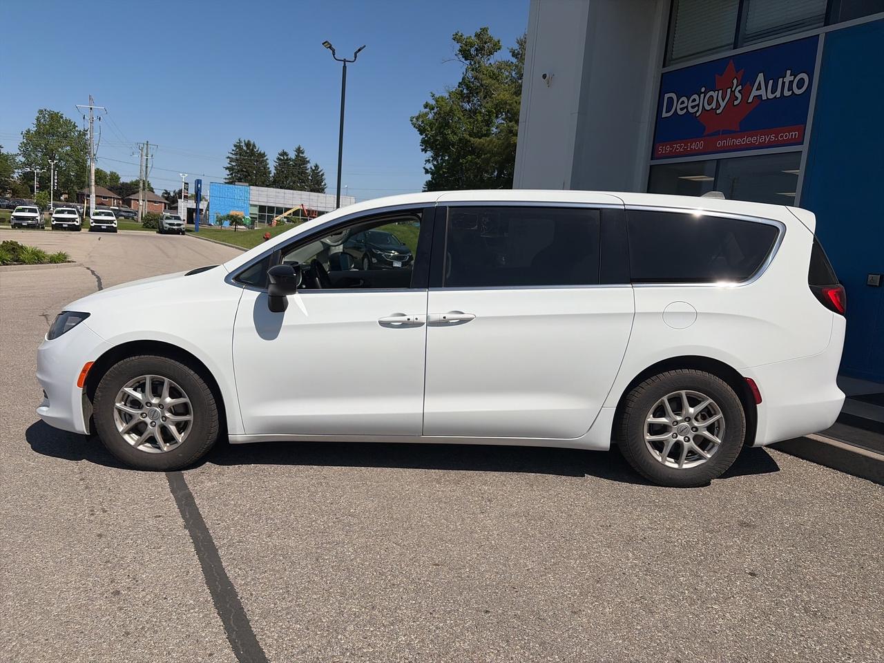 2024 Chrysler Grand Caravan SXT Photo