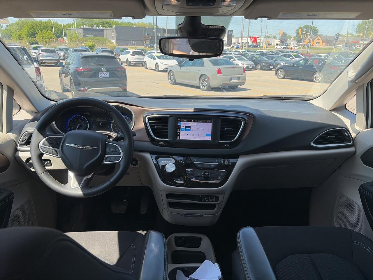 2024 Chrysler Grand Caravan SXT Photo