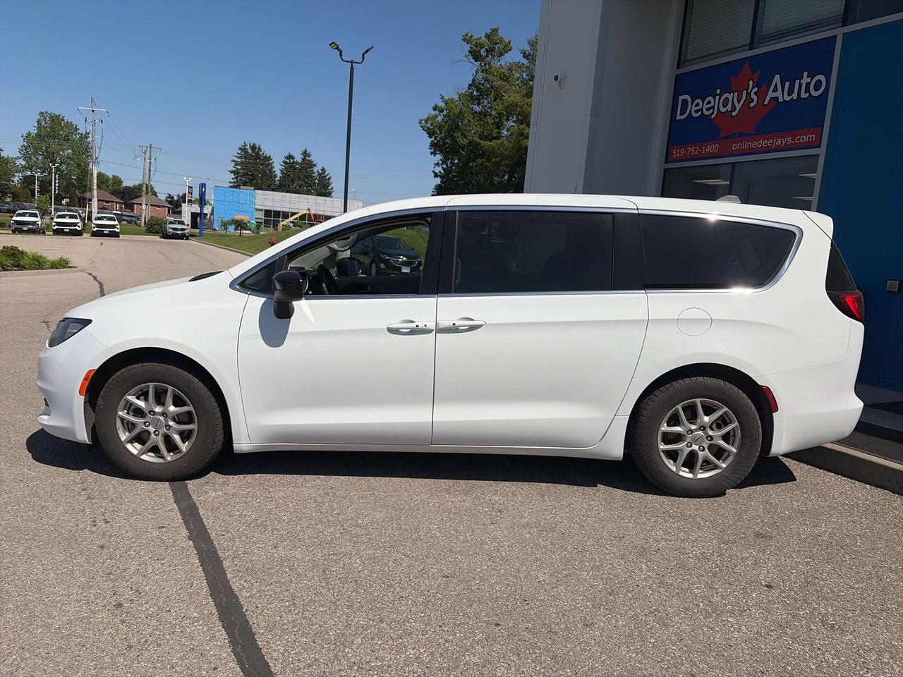 2024 Chrysler Grand Caravan SXT FWD   Factory Warranty   Clean Carfax Photo