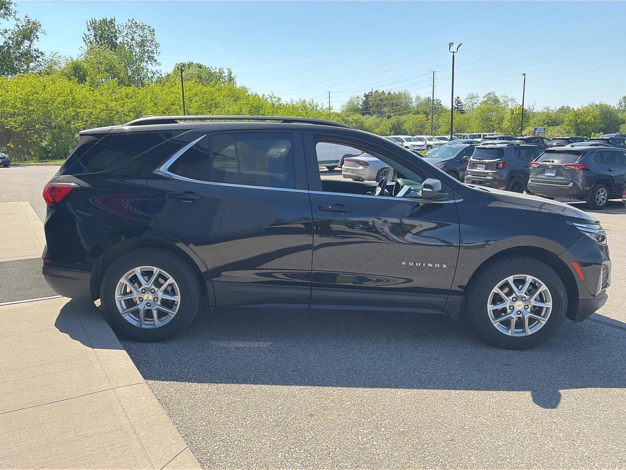 2022 Chevrolet Equinox LT Photo2