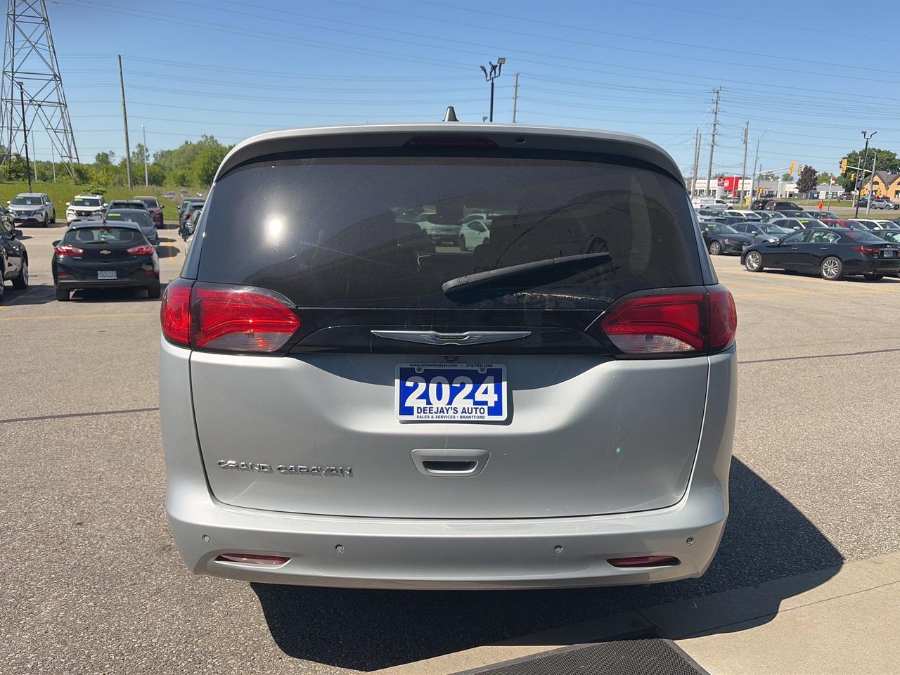 2024 Chrysler Grand Caravan SXT Photo3