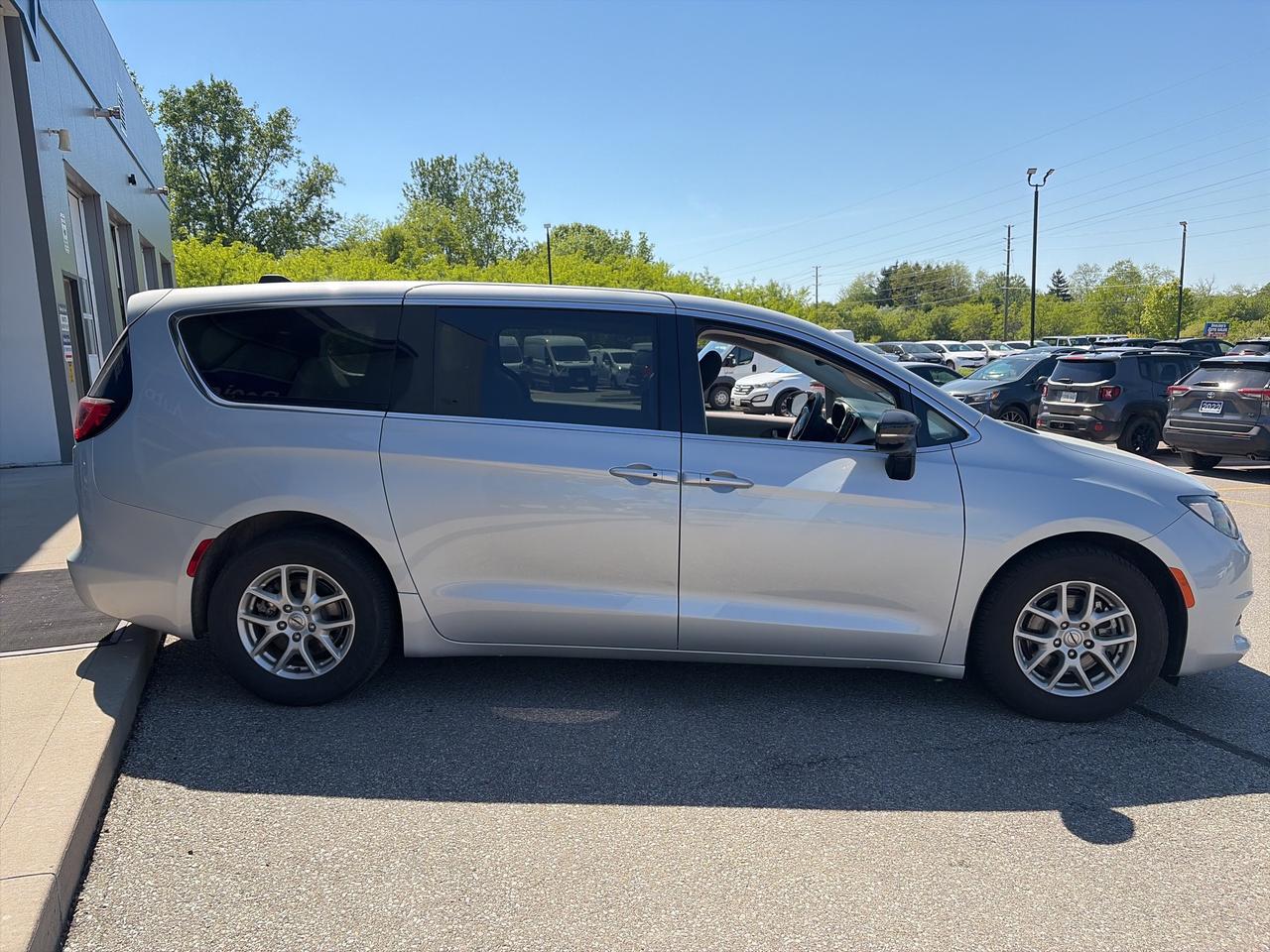 2024 Chrysler Grand Caravan SXT Photo