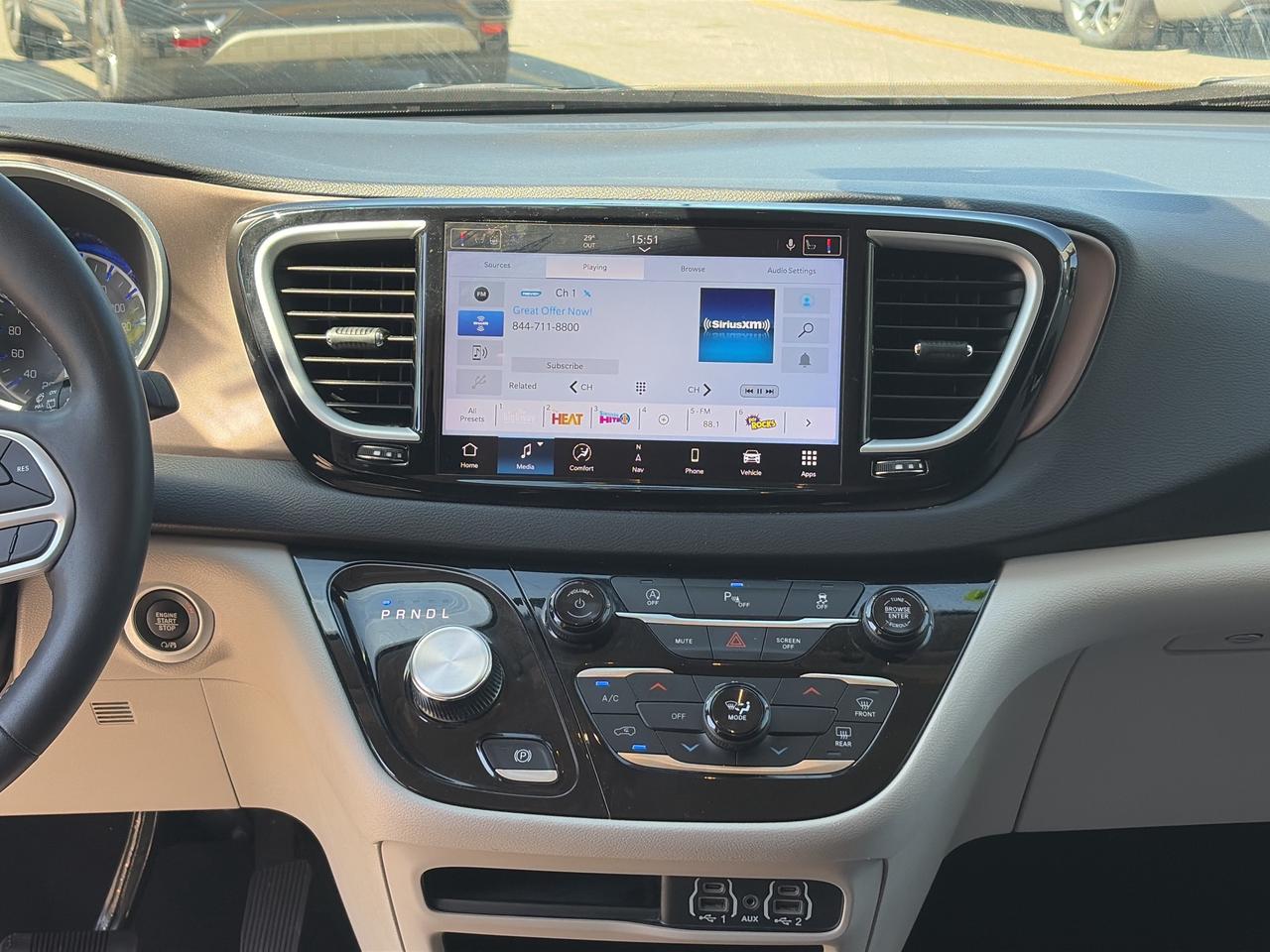 2024 Chrysler Grand Caravan SXT Photo