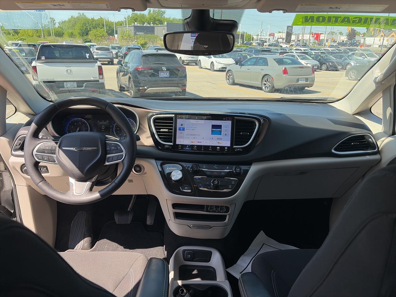 2024 Chrysler Grand Caravan SXT Photo