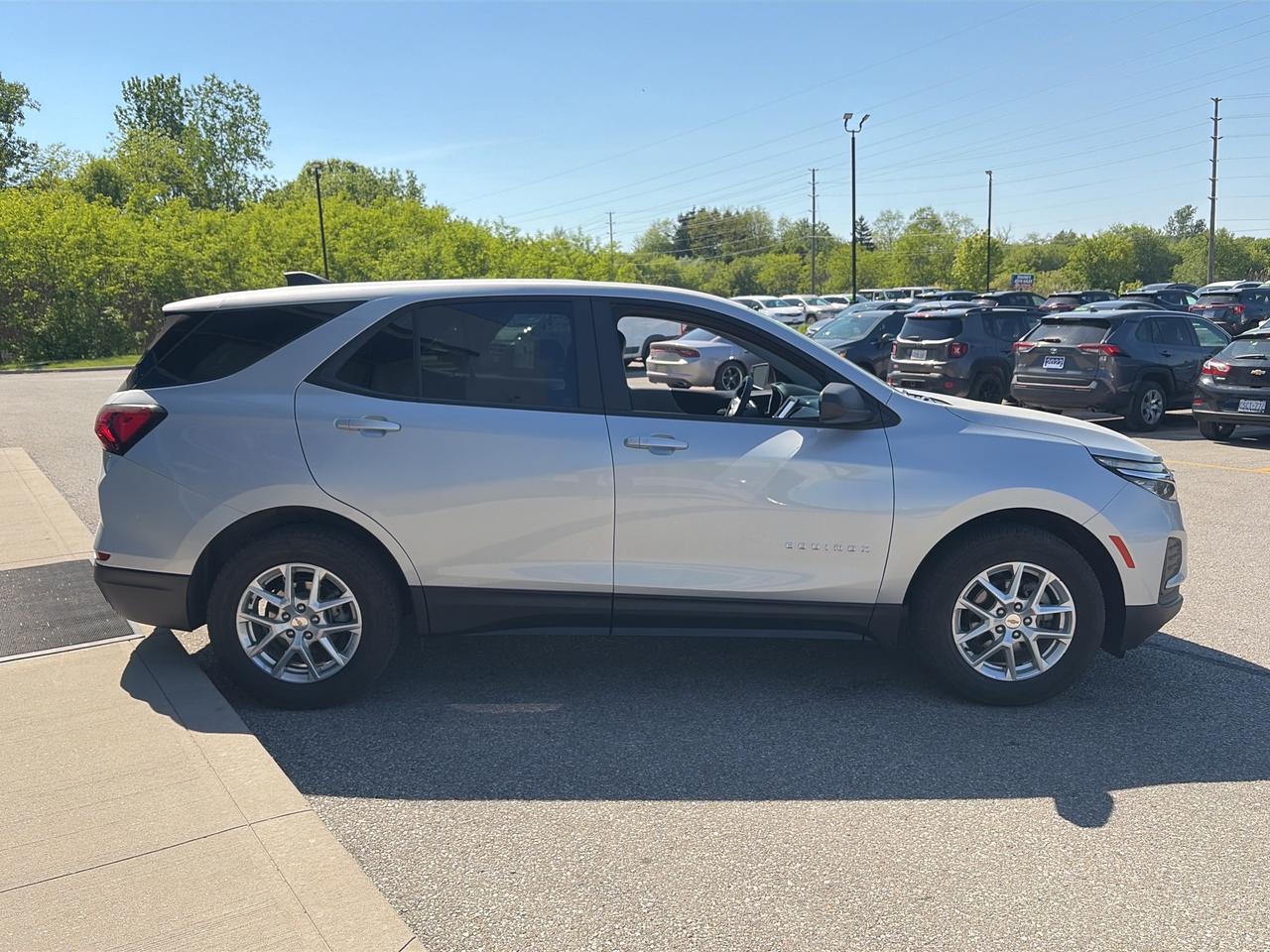 2022 Chevrolet Equinox LS Photo