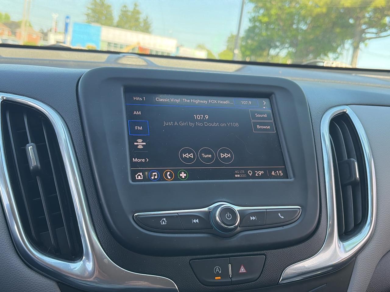 2022 Chevrolet Equinox LS Photo