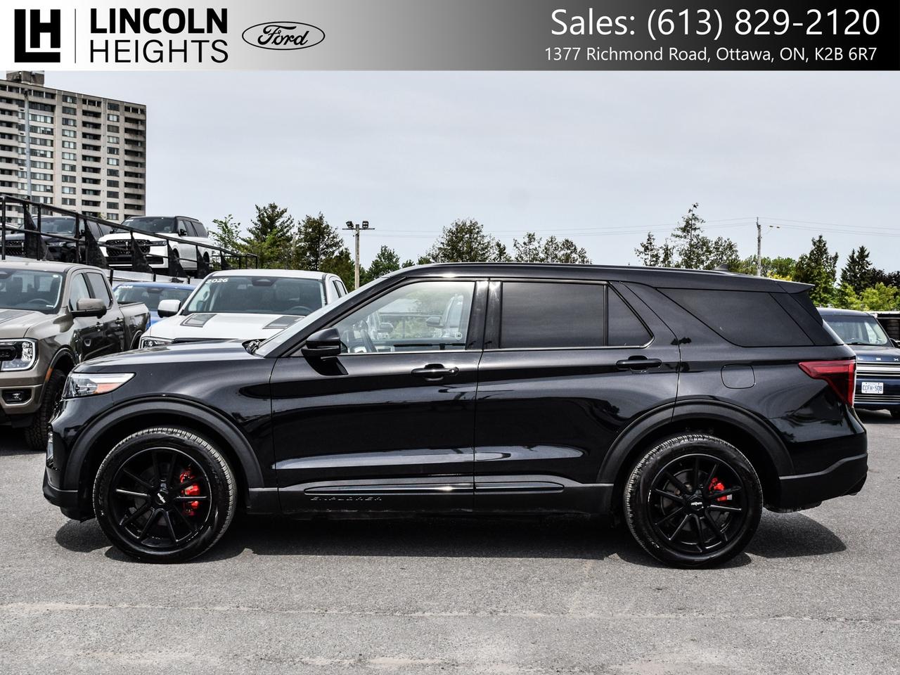 2022 Ford Explorer  Photo2