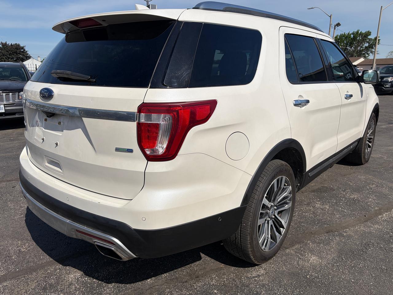 2016 Ford Explorer Platinum Photo4