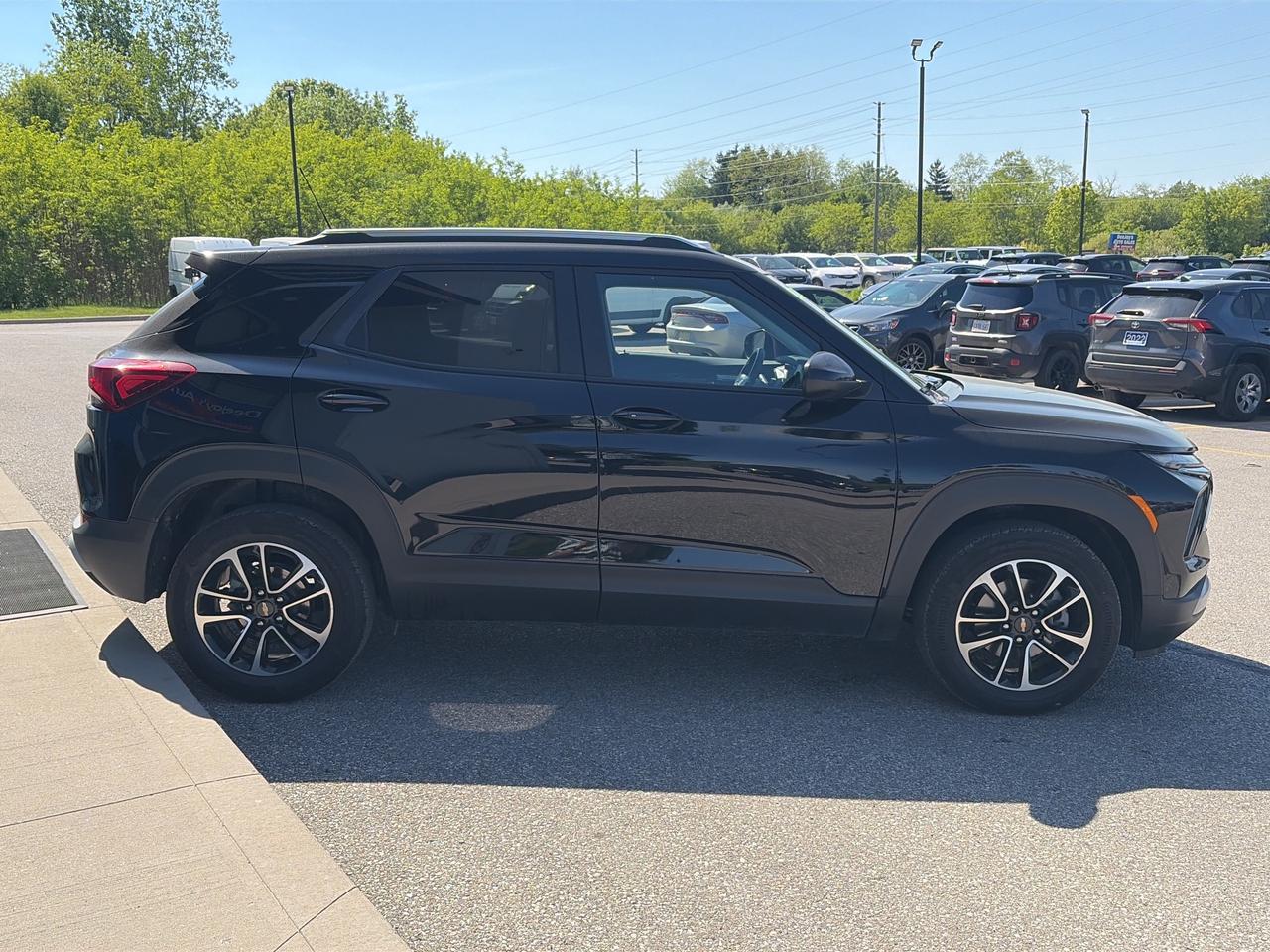 2024 Chevrolet TrailBlazer LT Photo2