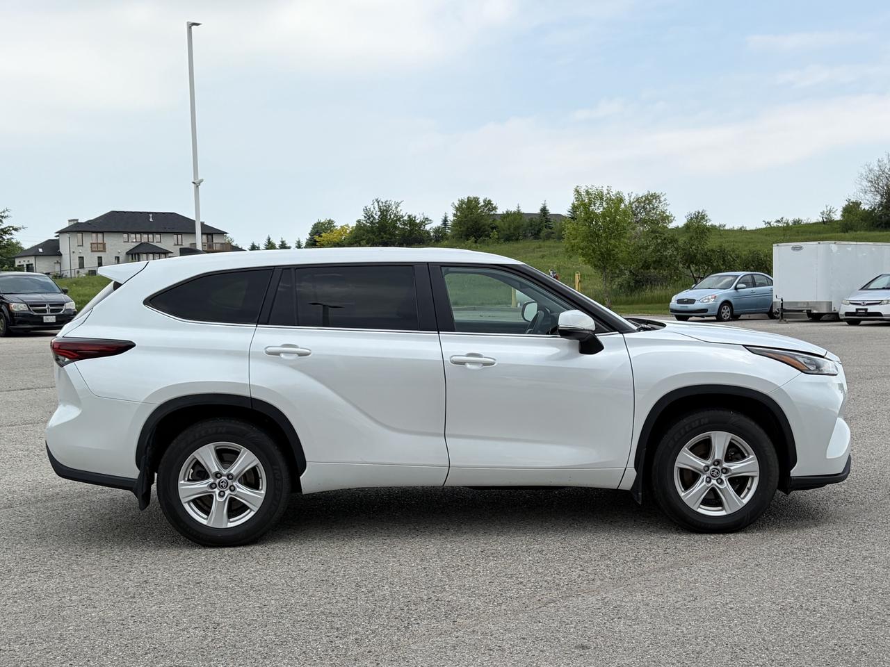 2024 Toyota Highlander LE AWD   Heated Seats   Remote Start   Blind-spot Photo2