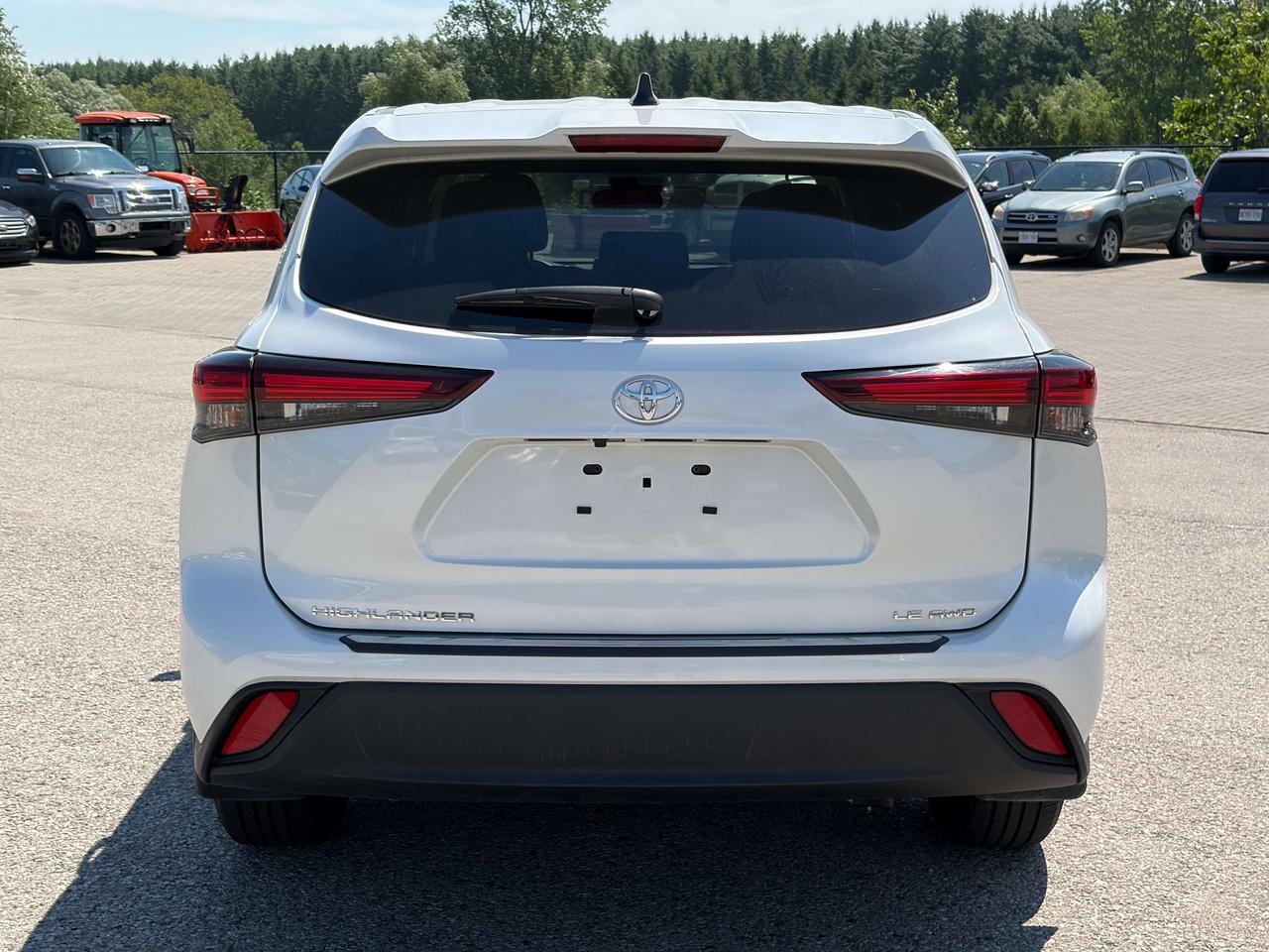 2024 Toyota Highlander LE AWD   Heated Seats   Remote Start   Blind-spot Photo