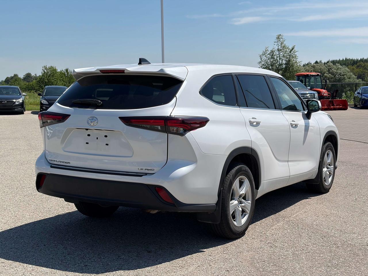 2024 Toyota Highlander LE AWD   Heated Seats   Remote Start   Blind-spot Photo3
