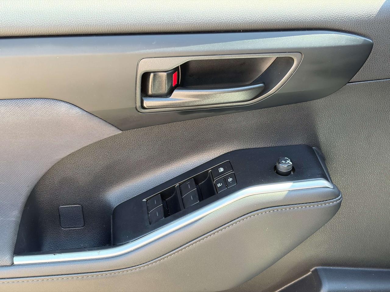 2024 Toyota Highlander LE AWD   Heated Seats   Remote Start   Blind-spot Photo