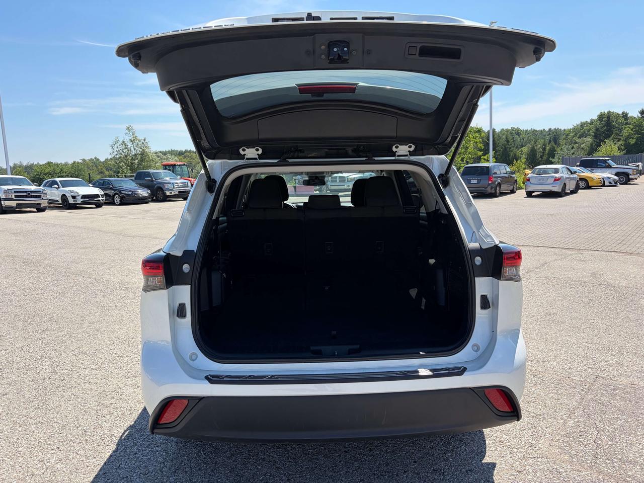 2024 Toyota Highlander LE AWD   Heated Seats   Remote Start   Blind-spot Photo