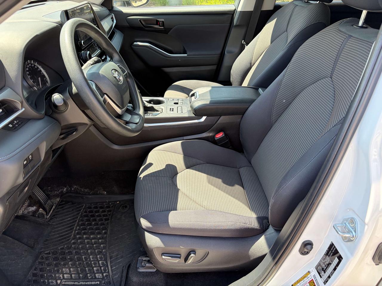 2024 Toyota Highlander LE AWD   Heated Seats   Remote Start   Blind-spot Photo