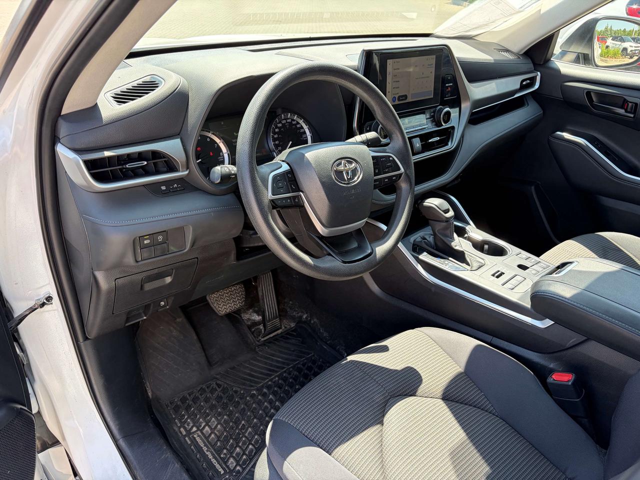 2024 Toyota Highlander LE AWD   Heated Seats   Remote Start   Blind-spot Photo