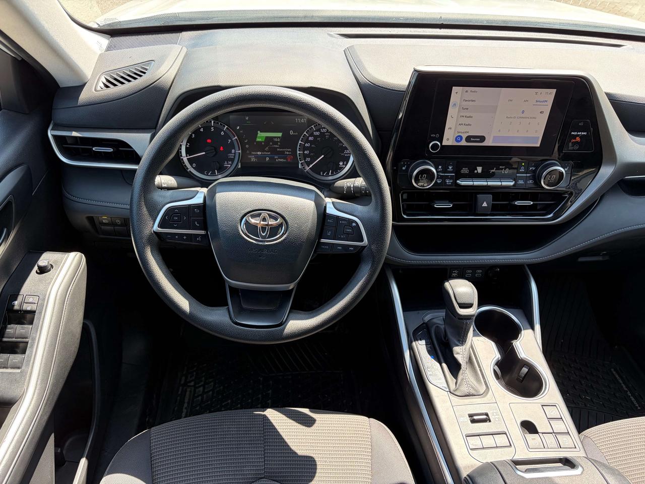 2024 Toyota Highlander LE AWD   Heated Seats   Remote Start   Blind-spot Photo