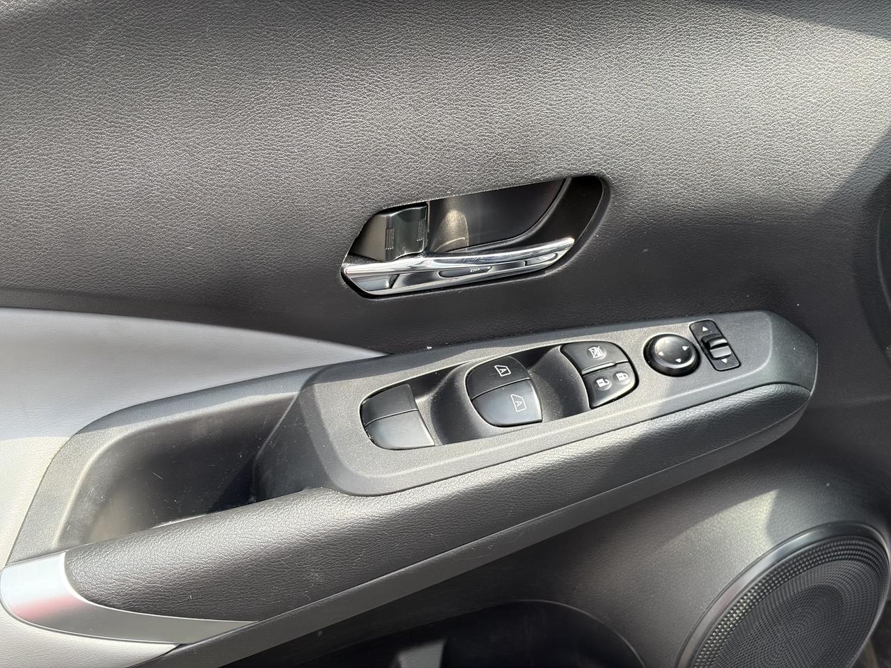 2024 Nissan Kicks SR   Premium Pkg.   Heated Seats & Steering Wheel Photo