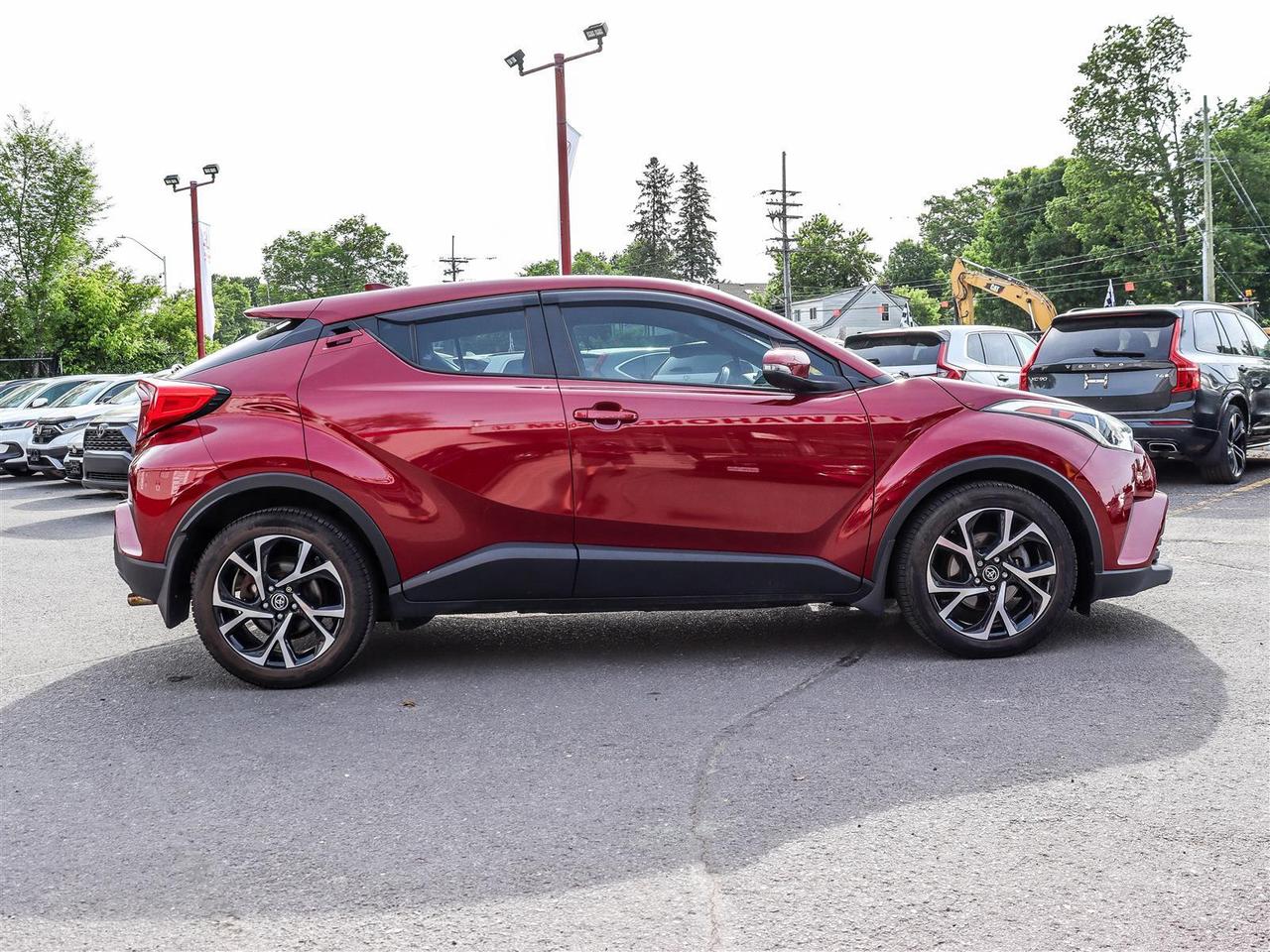 2018 Toyota C-HR XLE BLUETOOTH APPLE CARPLAY Photo2
