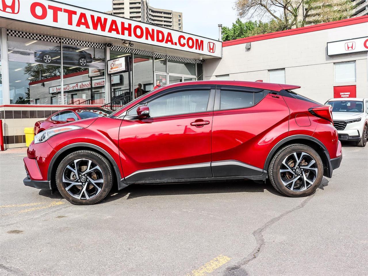 2018 Toyota C-HR XLE BLUETOOTH APPLE CARPLAY Photo