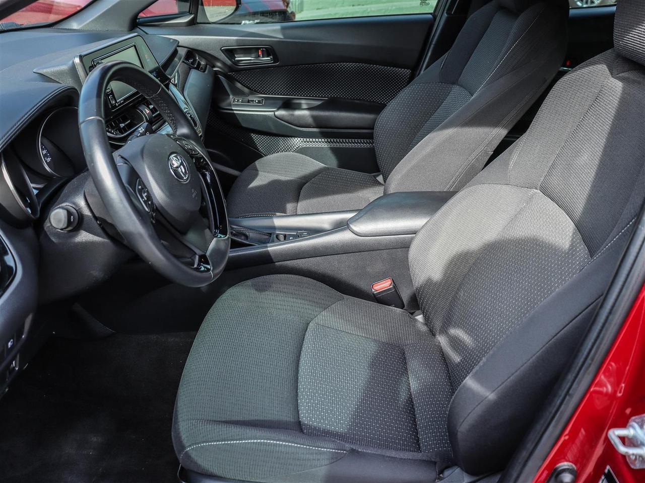 2018 Toyota C-HR XLE BLUETOOTH APPLE CARPLAY Photo