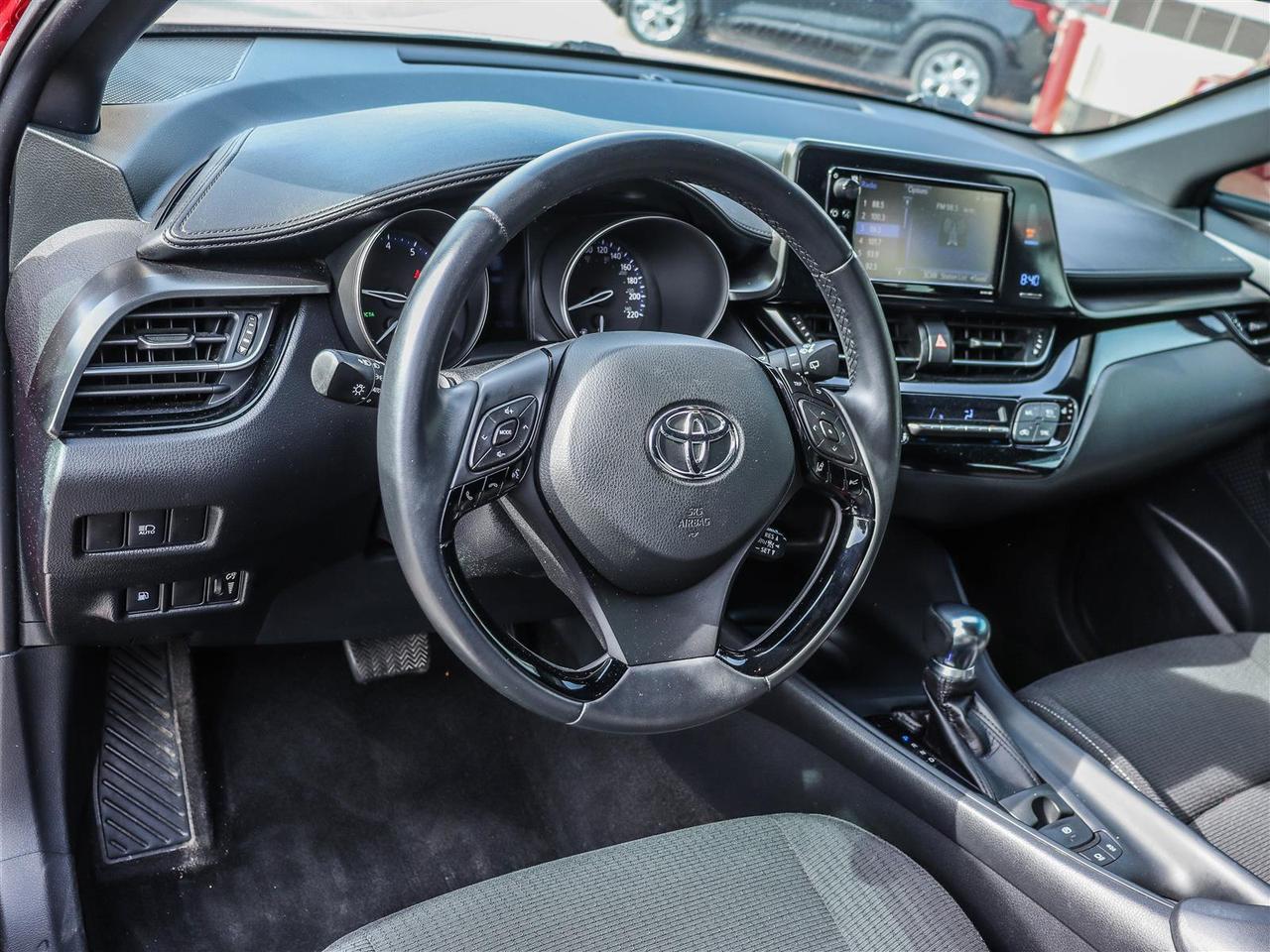 2018 Toyota C-HR XLE BLUETOOTH APPLE CARPLAY Photo