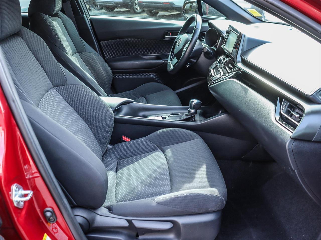 2018 Toyota C-HR XLE BLUETOOTH APPLE CARPLAY Photo