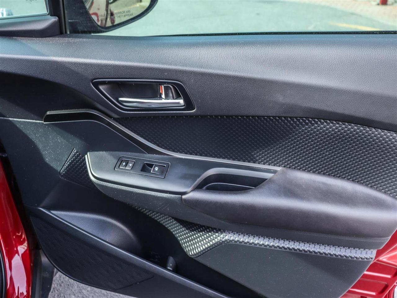 2018 Toyota C-HR XLE BLUETOOTH APPLE CARPLAY Photo
