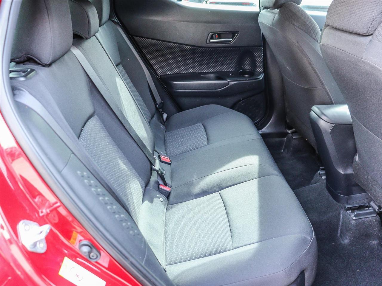 2018 Toyota C-HR XLE BLUETOOTH APPLE CARPLAY Photo