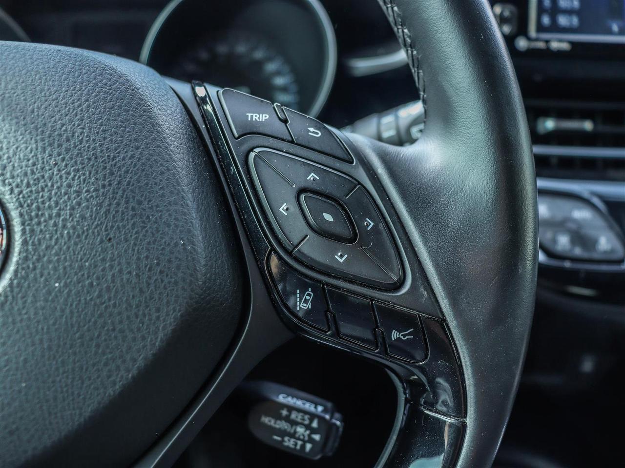2018 Toyota C-HR XLE BLUETOOTH APPLE CARPLAY Photo