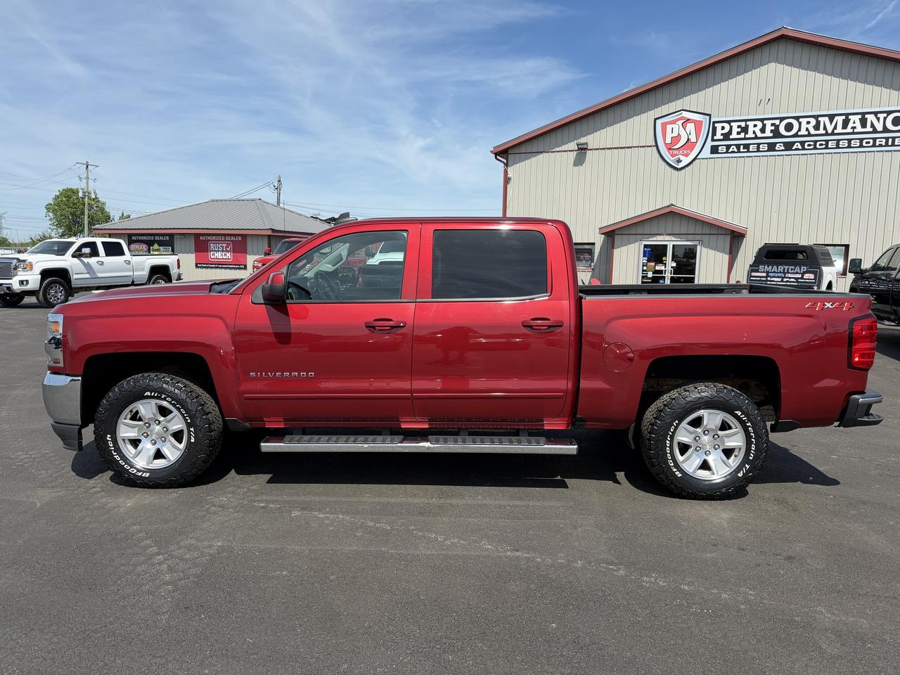 2018 Chevrolet Silverado 1500 4WD Crew Cab Photo3