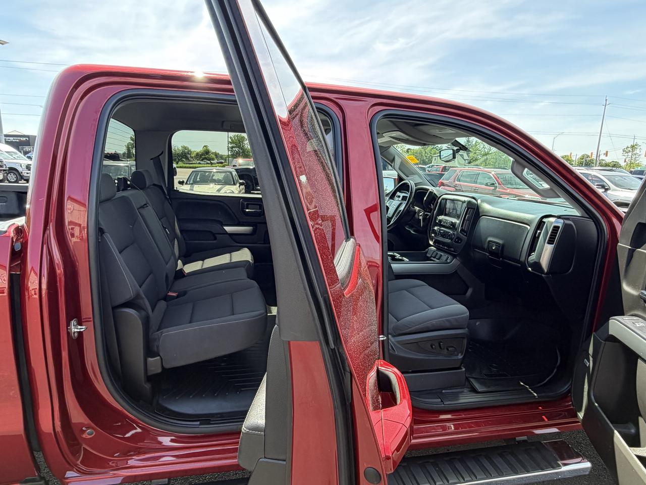2018 Chevrolet Silverado 1500 4WD Crew Cab Photo