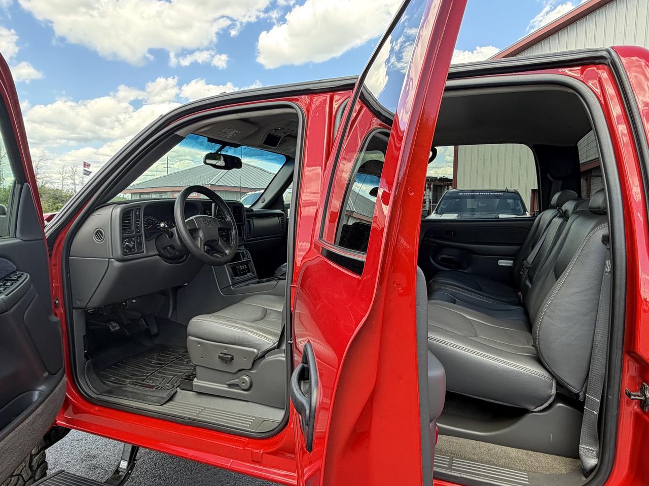 2003 Chevrolet 2500 LIFT/WHEEL/TIRE/BUMPER PKG!! Photo