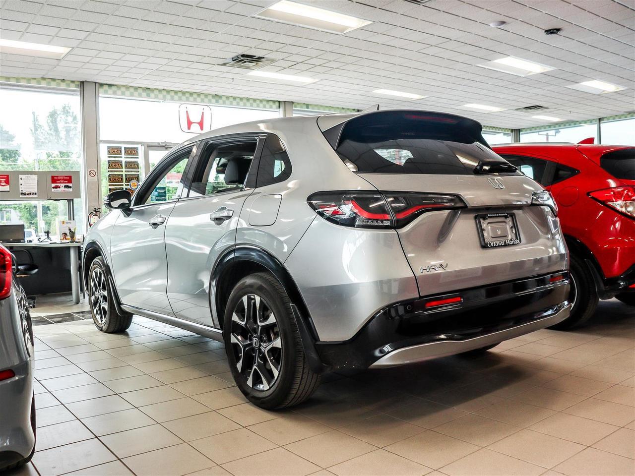 2026 Honda HR-V EX-L AWD SUNROOF LEATHER Photo4