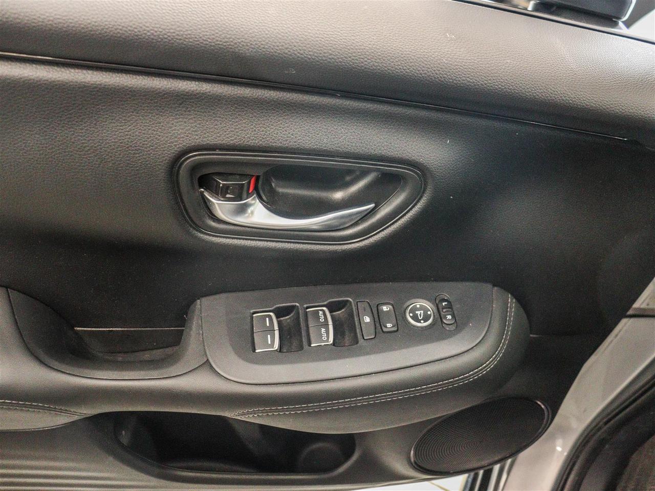 2026 Honda HR-V EX-L AWD SUNROOF LEATHER Photo