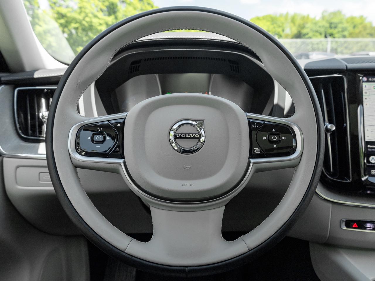 2025 Volvo XC60 Plug-In Hybrid T8 AWD ULTRA LOW MILEAGE  21"WHEELS  HARMAN KARDON Photo