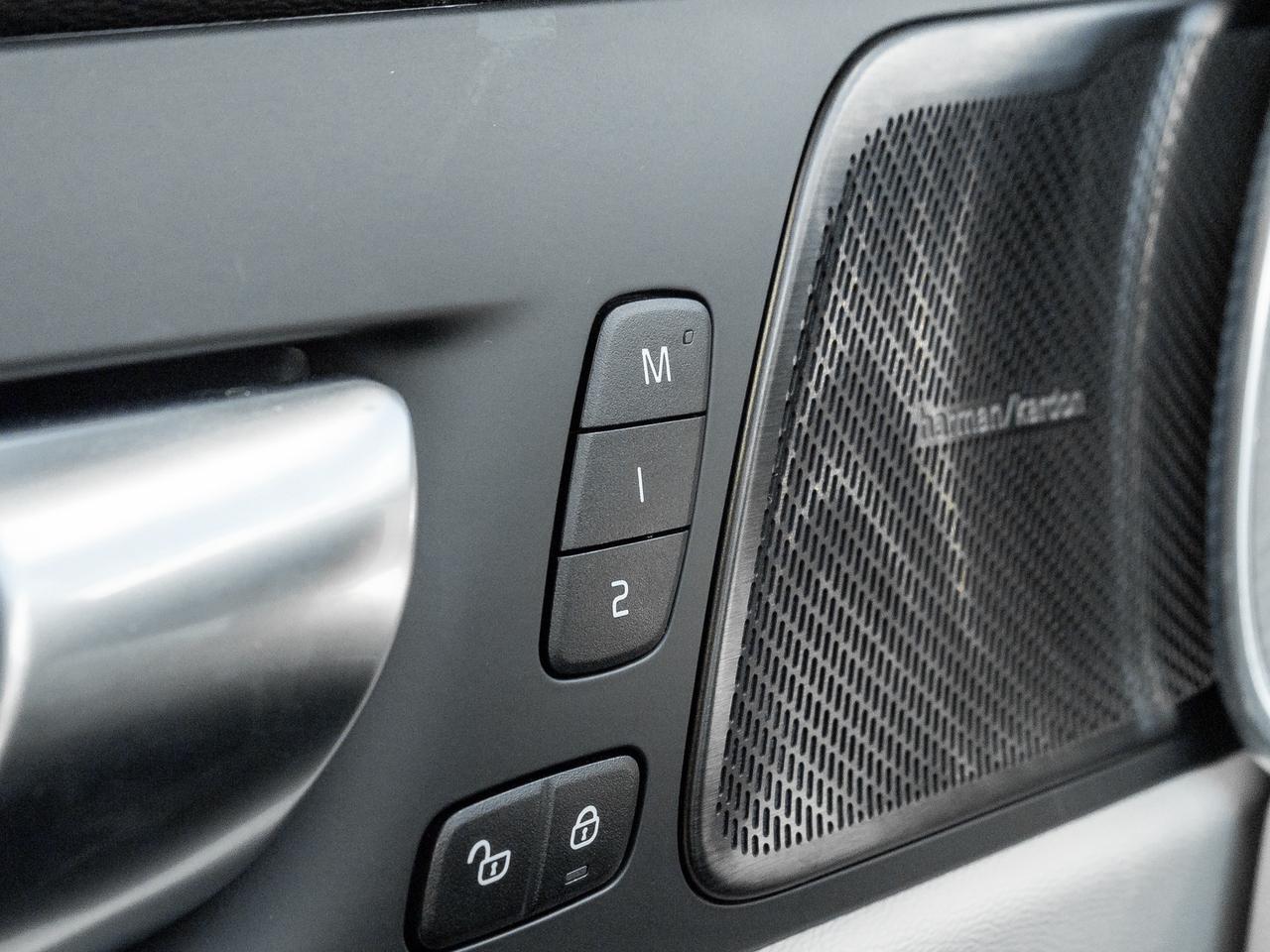 2025 Volvo XC60 Plug-In Hybrid T8 AWD ULTRA LOW MILEAGE  21"WHEELS  HARMAN KARDON Photo