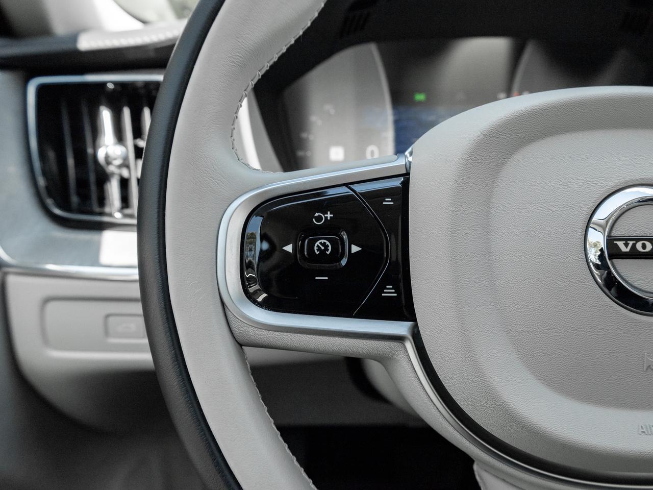 2025 Volvo XC60 Recharge T8 AWD ULTRA LOW MILEAGE  21"WHEELS  HARMAN KARDON Photo
