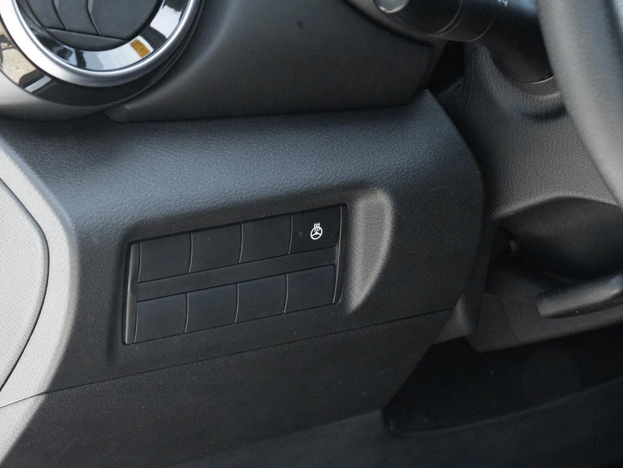 2021 Nissan Kicks SR FWD  TRADE IN  NO ACCIDENTS  ONE OWNER Photo