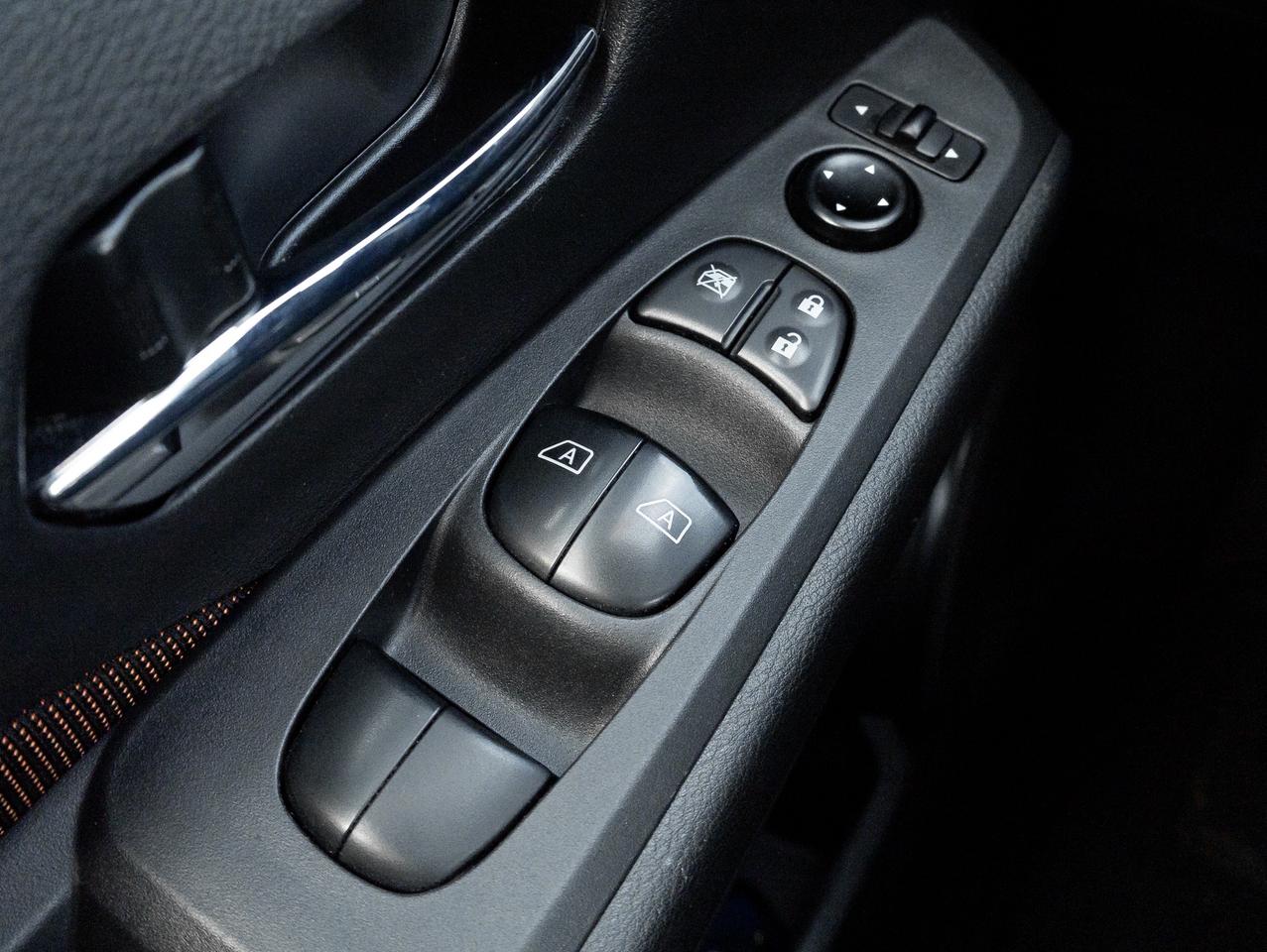 2021 Nissan Kicks SR FWD  TRADE IN  NO ACCIDENTS  ONE OWNER Photo
