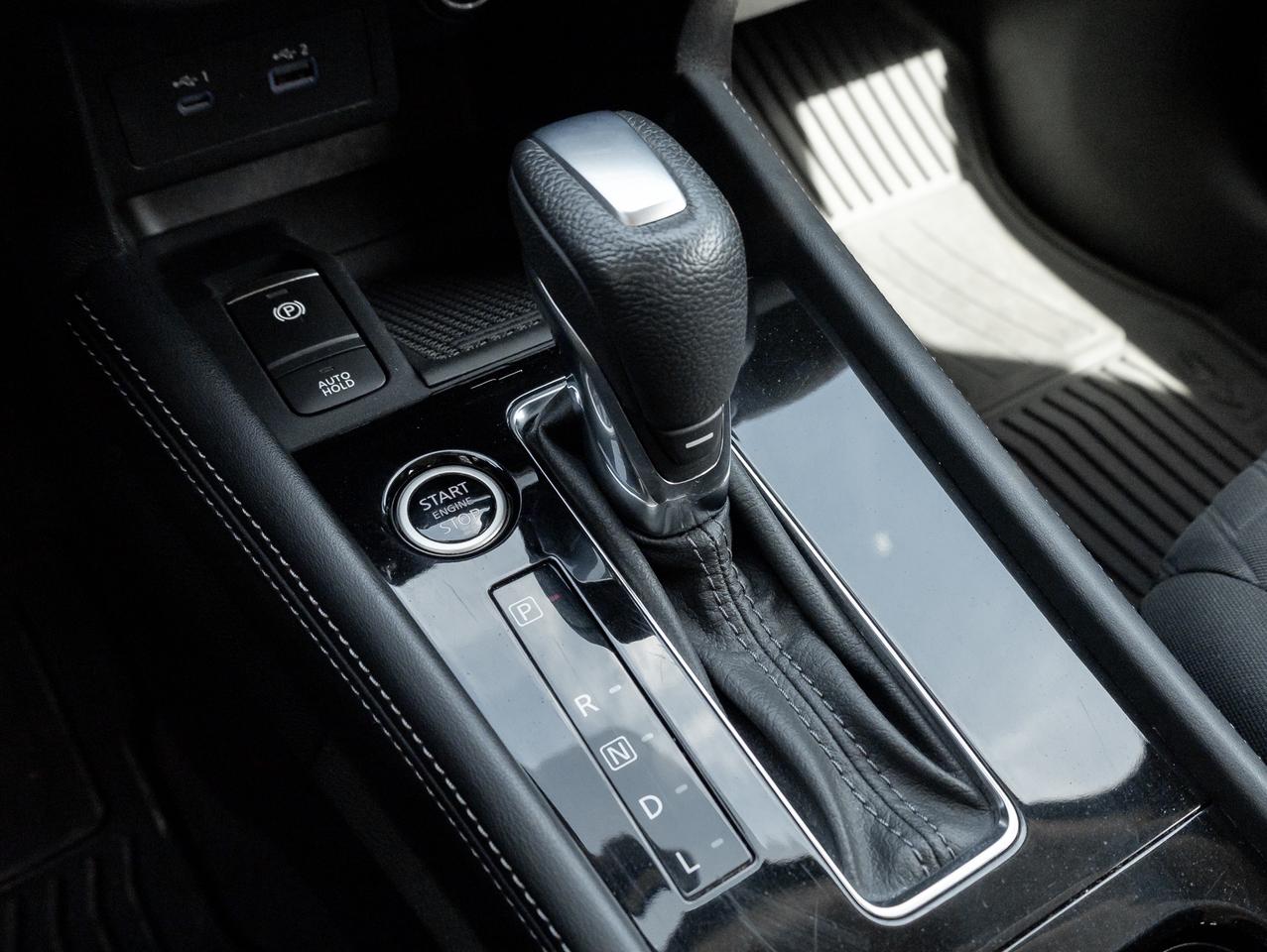 2021 Nissan Kicks SR FWD  TRADE IN  NO ACCIDENTS  ONE OWNER Photo
