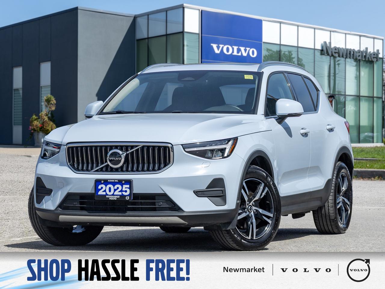 2025 Volvo XC40 B5 AWD Core  POWER PANO ROOF  FINANCE RATE 3.49%* Photo