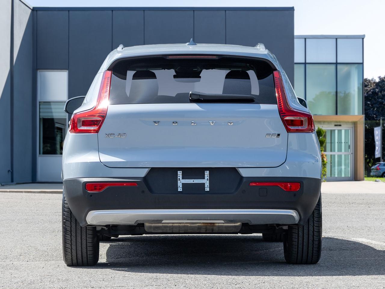 2025 Volvo XC40 B5 AWD Core  POWER PANO ROOF  FINANCE RATE 3.49%* Photo