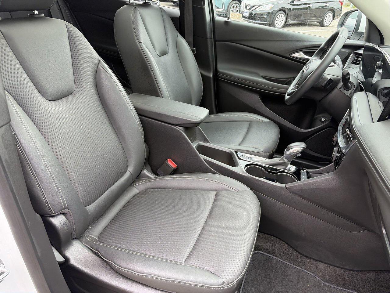 2024 Buick Encore GX Sport Touring AWD Clean car Fax Low kilometers! Photo