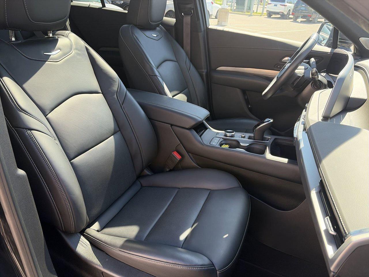 2024 Cadillac XT4 AWD 4dr Premium Luxury Comfort & Convenience Packa Photo