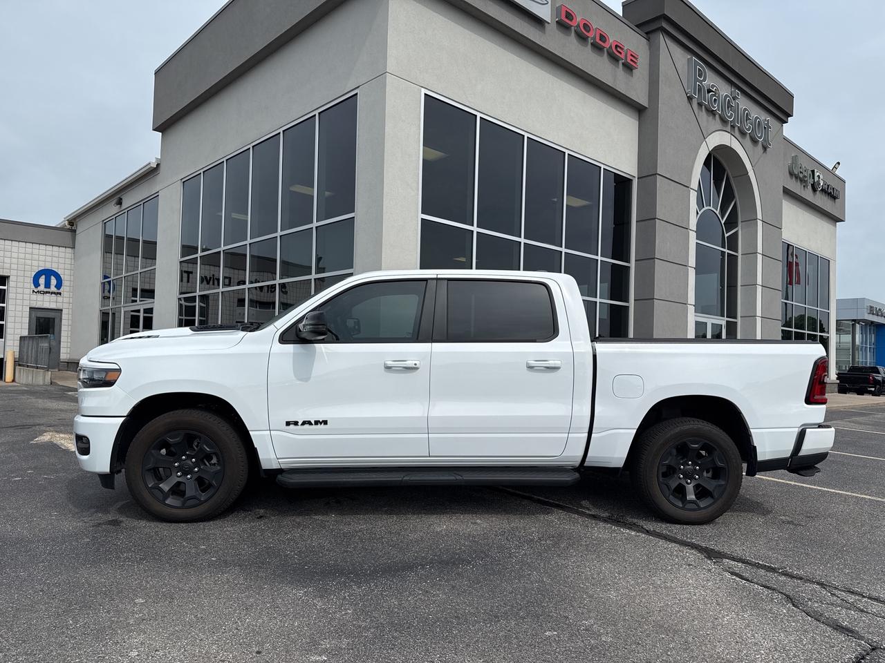 2025 RAM 1500 SPORT Photo3