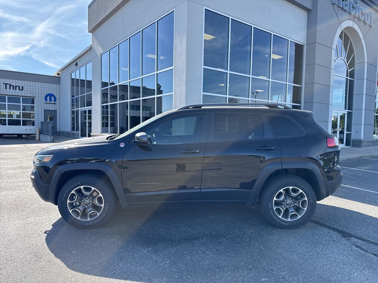 2020 Jeep Cherokee Trailhawk Photo2