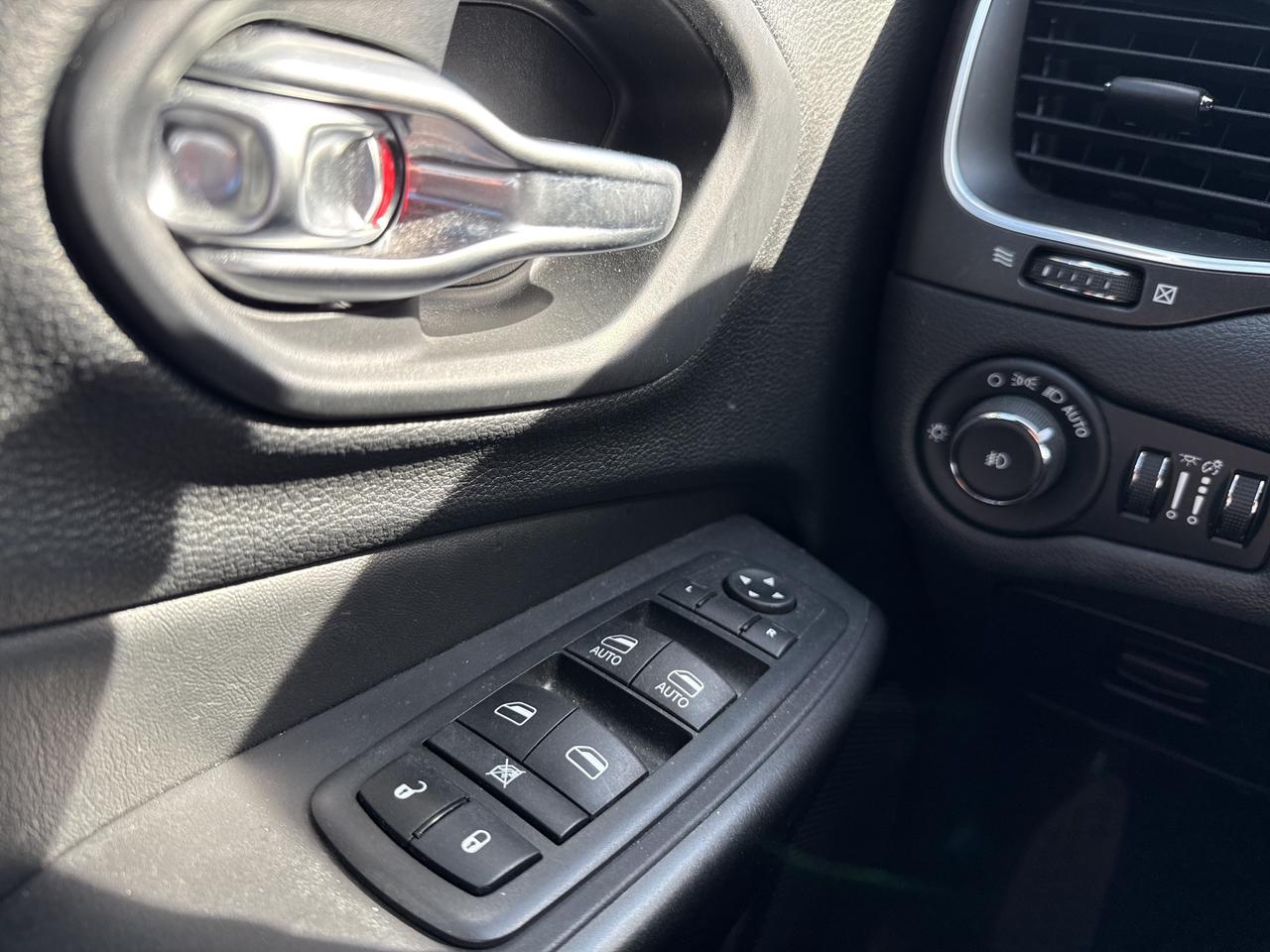 2020 Jeep Cherokee Trailhawk Photo
