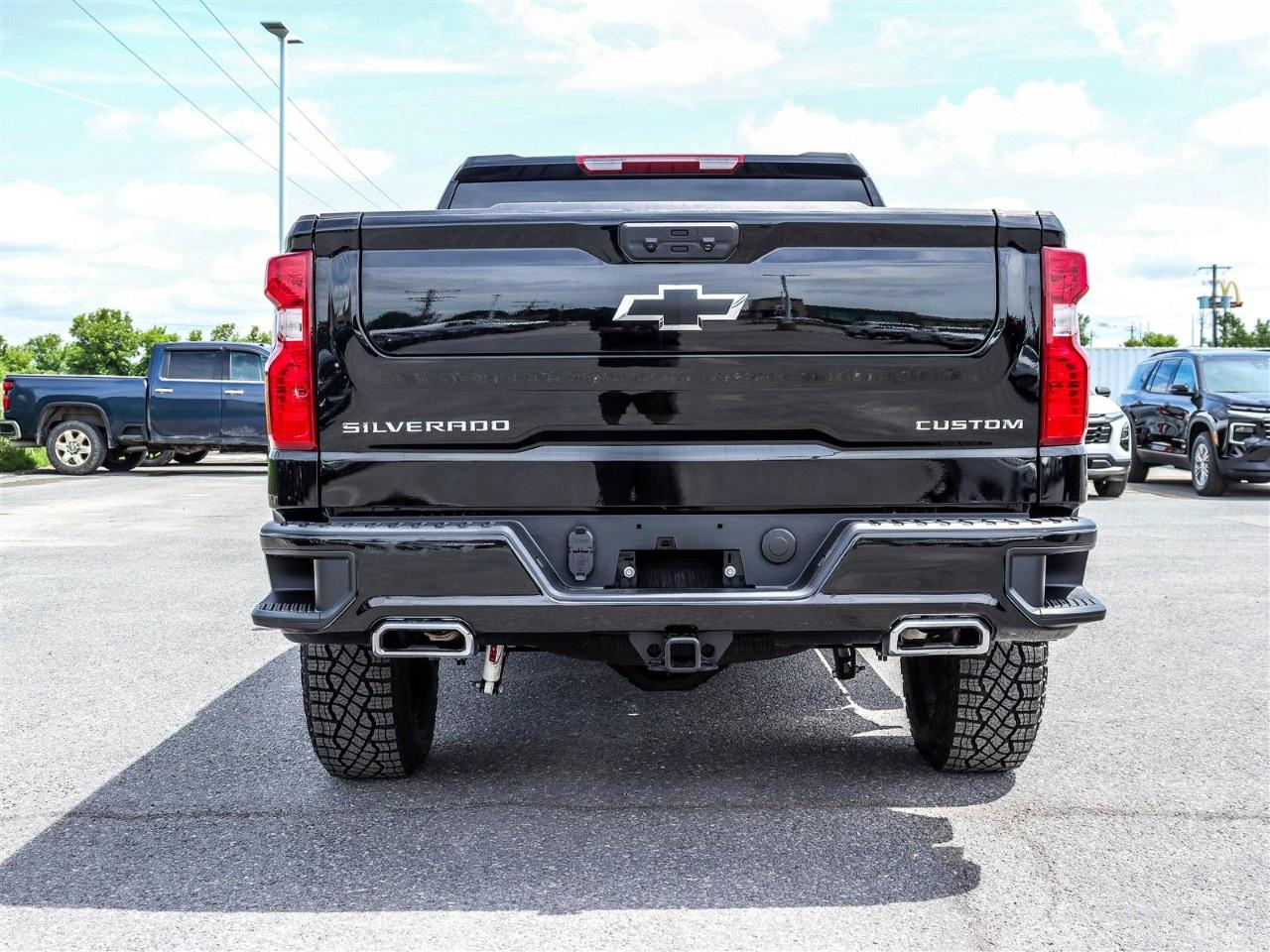 2026 Chevrolet Silverado 1500 Crew Cab Short Box 4-Wheel Drive Custom Trail Boss Photo3