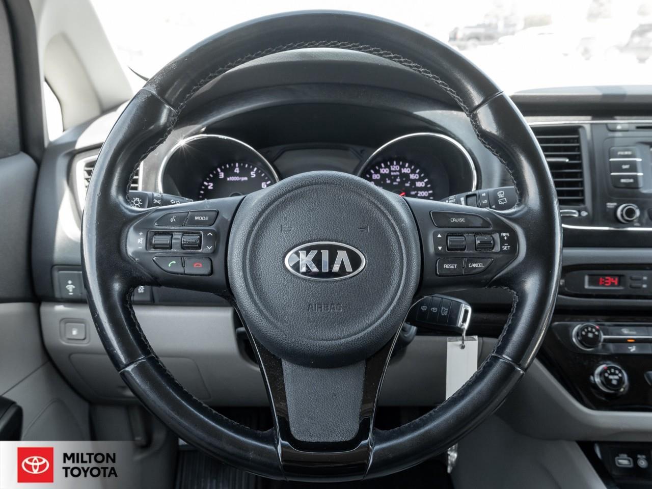 2016 Kia Sedona HEATED SEATS POWER SEAT PUSH START NEW TIRES ONCE Photo